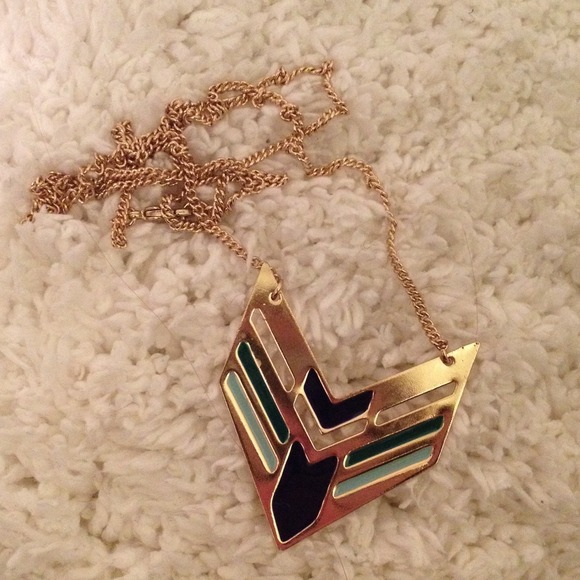 NWOT Gold Geo Arrow Necklace