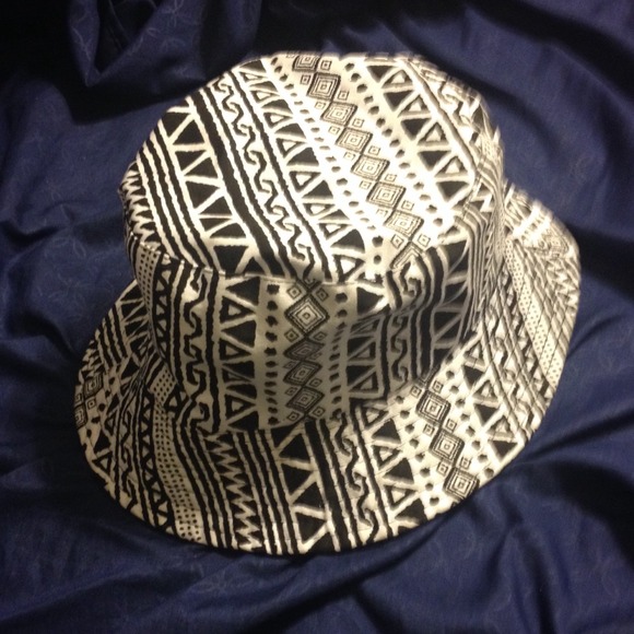 Aztec reversible bucket hat