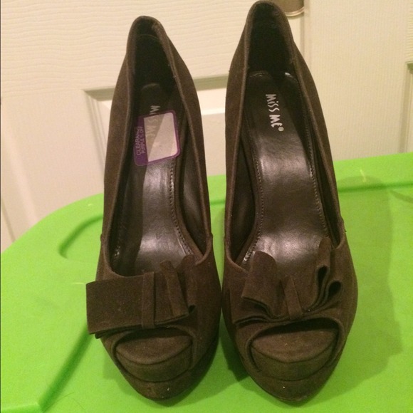 Shoes - Brown heels