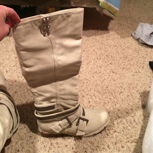 Cream rider boots size 6