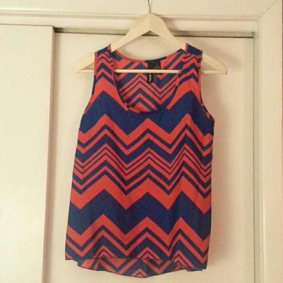 Sleeveless red blue chevron flowy blouse size M