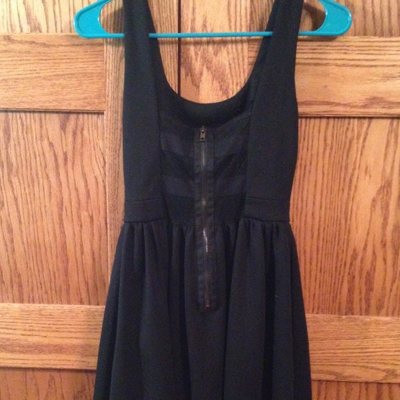 Perfect little black dress - Picture 2 of 2