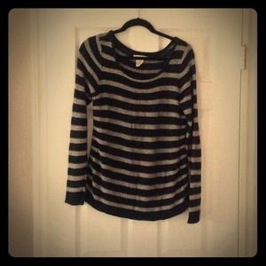 Billabong black and white sweater