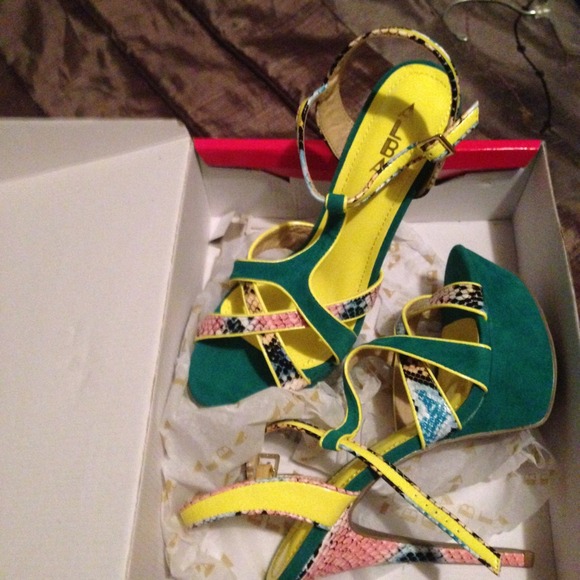 Shoes - Picture 2 of 2