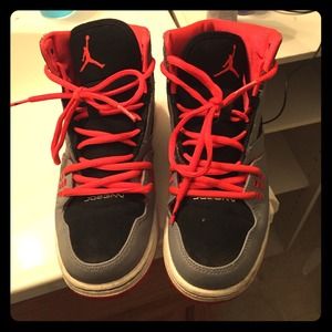 Jordan's size 5.5 youth or 7 women