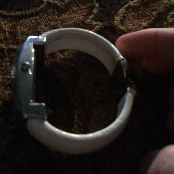 Watch - Picture 2 of 3