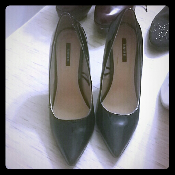 Black pumps *SOLD*