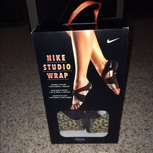 Nike Studio Wrap