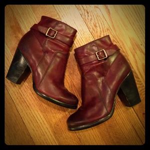 Size 6 frye boots!!