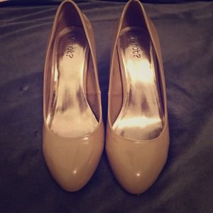 Nude Pumps