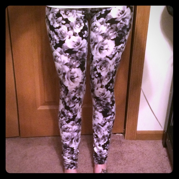 Black and White Floral Leggings