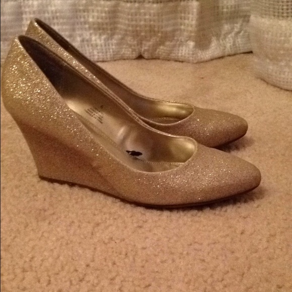 HP❤️Express sparkle gold wedges - Picture 4 of 4