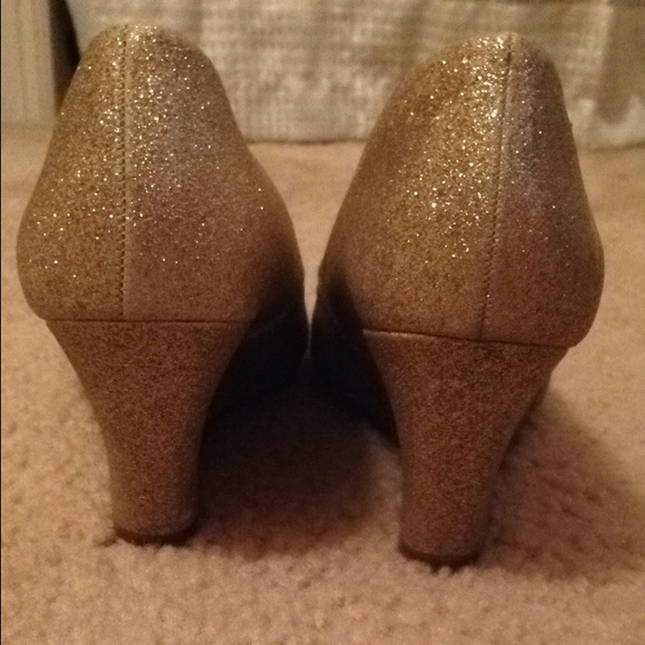 HP❤️Express sparkle gold wedges - Picture 2 of 4
