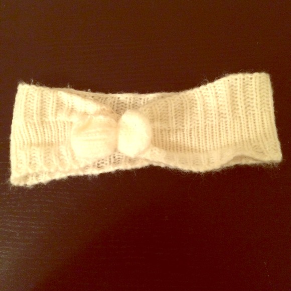 Cream Colored Bow Earmuffs - Picture 1 of 1