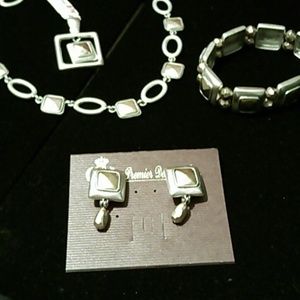 "Fabulous Finds" Earrings clip-on tribal style