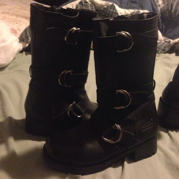 Harley Davidson boots 6.5! Willing to negotiate.