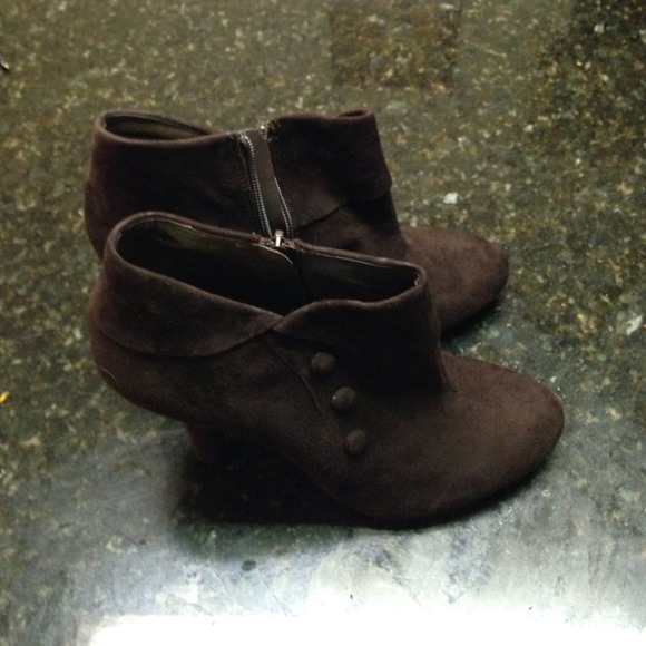 NWOT Chocolate booties