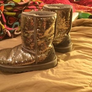 silver sparkly uggs