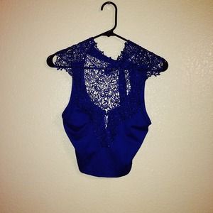 Designed neck crop top