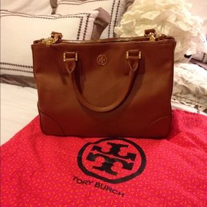 Tory burch robinson tote.