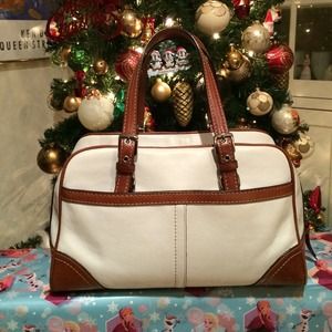 Authentic Coach Leather White & brown trim!