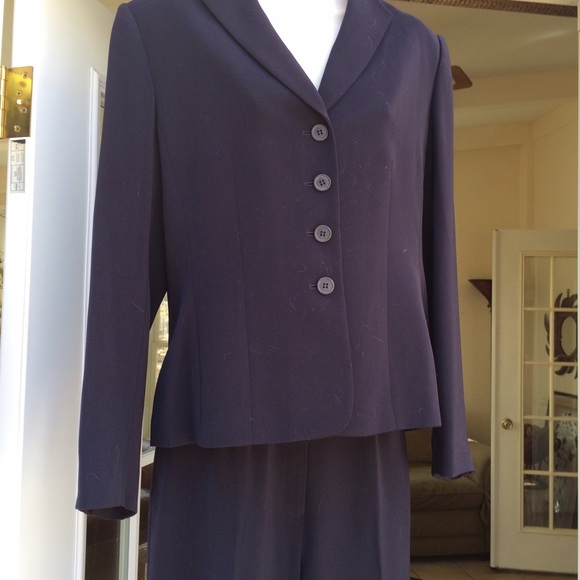 🚫REDUCED🚫Anne Klein navy pant suit. NWOT