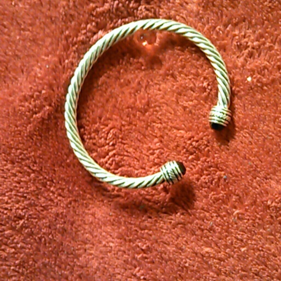 "Stack Em!" NWOT Sliver and black bracelet