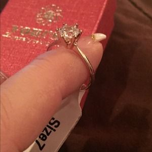 SALE TONIGHT ONLY! BEAUTIFUL GOLD ENGAGEMENT RING