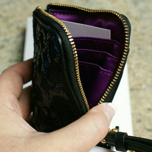 *SOLD* HP Coach Poppy sequin smartphone wristlet - Picture 3 of 3