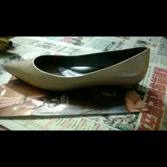 Kenneth cole 925 patent beige shoe classy