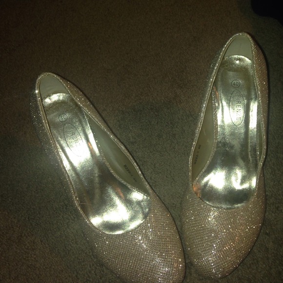 Heels - Picture 2 of 3