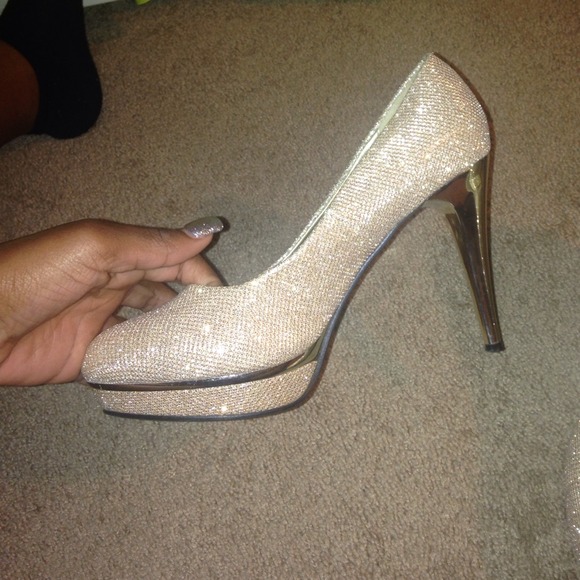 Heels - Picture 3 of 3