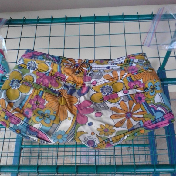 [Zco] bright hippie floral print short shorts sz 0 - Picture 2 of 3