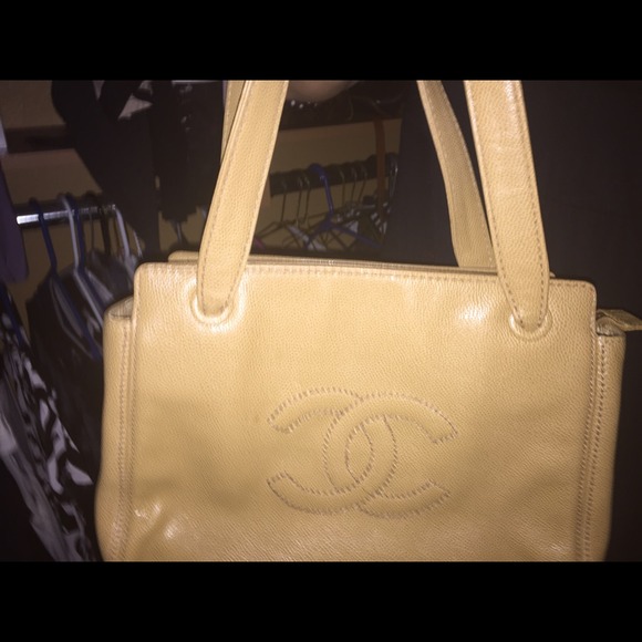 CHANEL VINTAGE CAVIAR (Authentic)