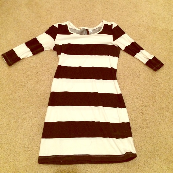 Black and white bodycon dress