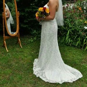 Wedding dress size 6 w/ corset