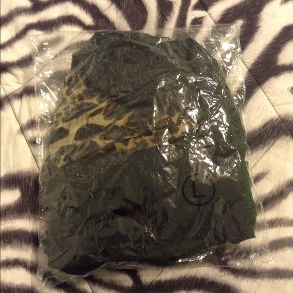 Leopard print shirt. (SOLD)❤️ - Picture 3 of 3