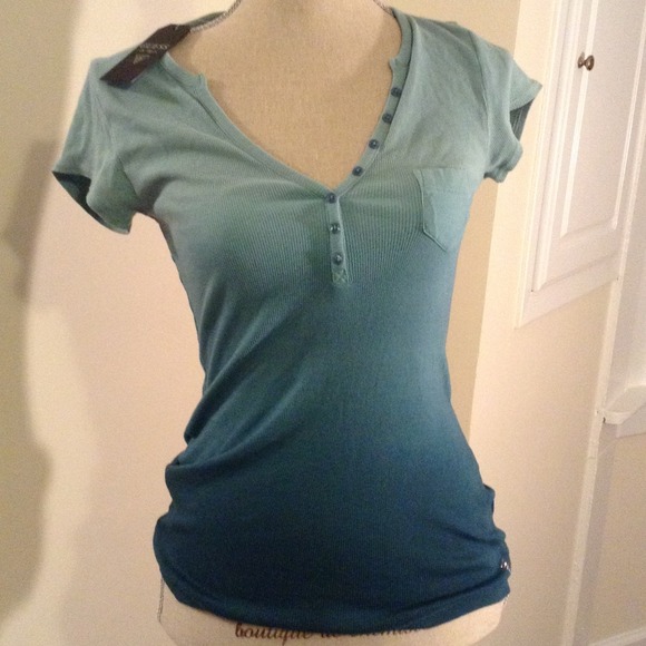 GUESS gradient t shirt VERY SOFT