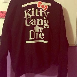 Black hello kitty hoodie👏💖