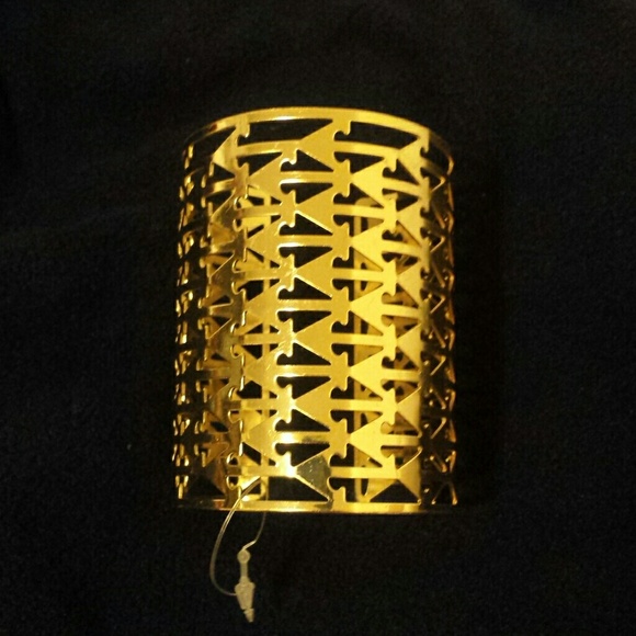 GOLD TONE ARM CUFF, NWOT