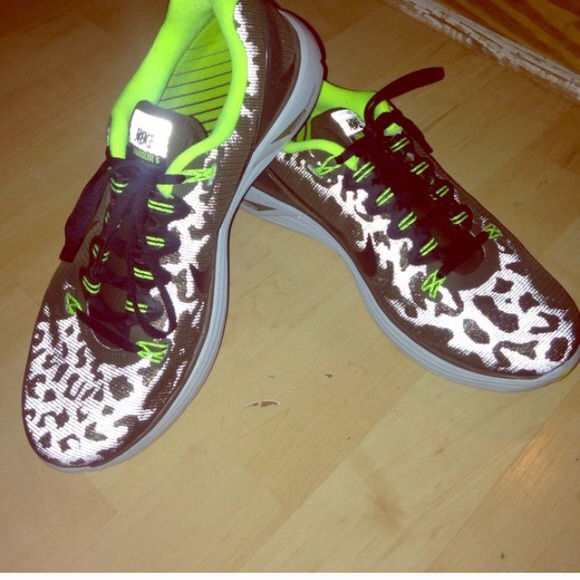 Nike Lunar Glide tennis shoes !