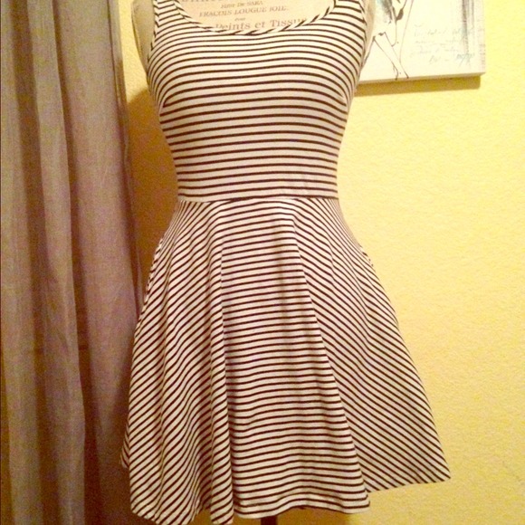 Cute striped dress!
