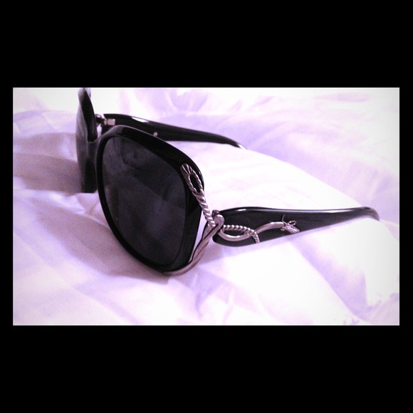 Guess Black Sunglasses