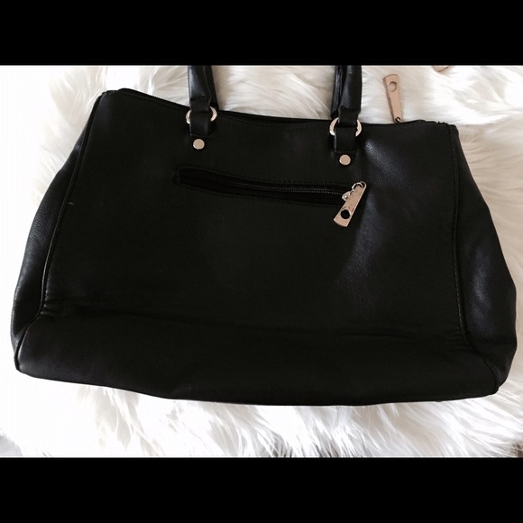 SOLD ON Ⓜ️ BLACK HANDBAG - Picture 2 of 4