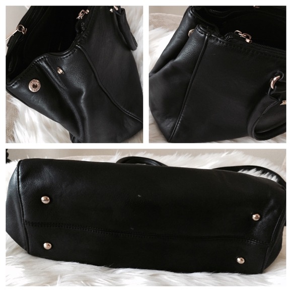 SOLD ON Ⓜ️ BLACK HANDBAG - Picture 3 of 4