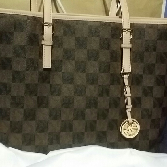 Michael kors Cynthia tote ( excellent condition)