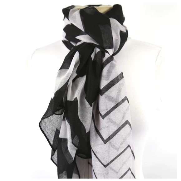 Chevron Print Scarf - Picture 4 of 4