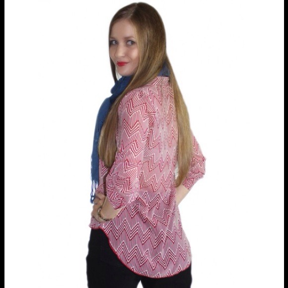 🚫Sold🚫Chevron Print High-Low Chiffon Blouse - Picture 2 of 3