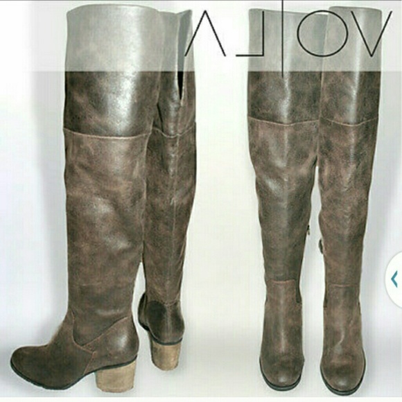 Hinge boots
