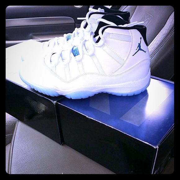 Jordan 11 "Legend Blue"
